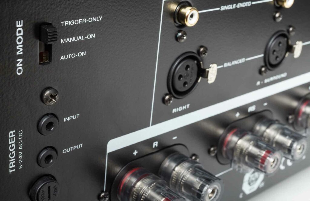 Anthem MCA 225 power Amp Reviewed by Andrew Dewhirst