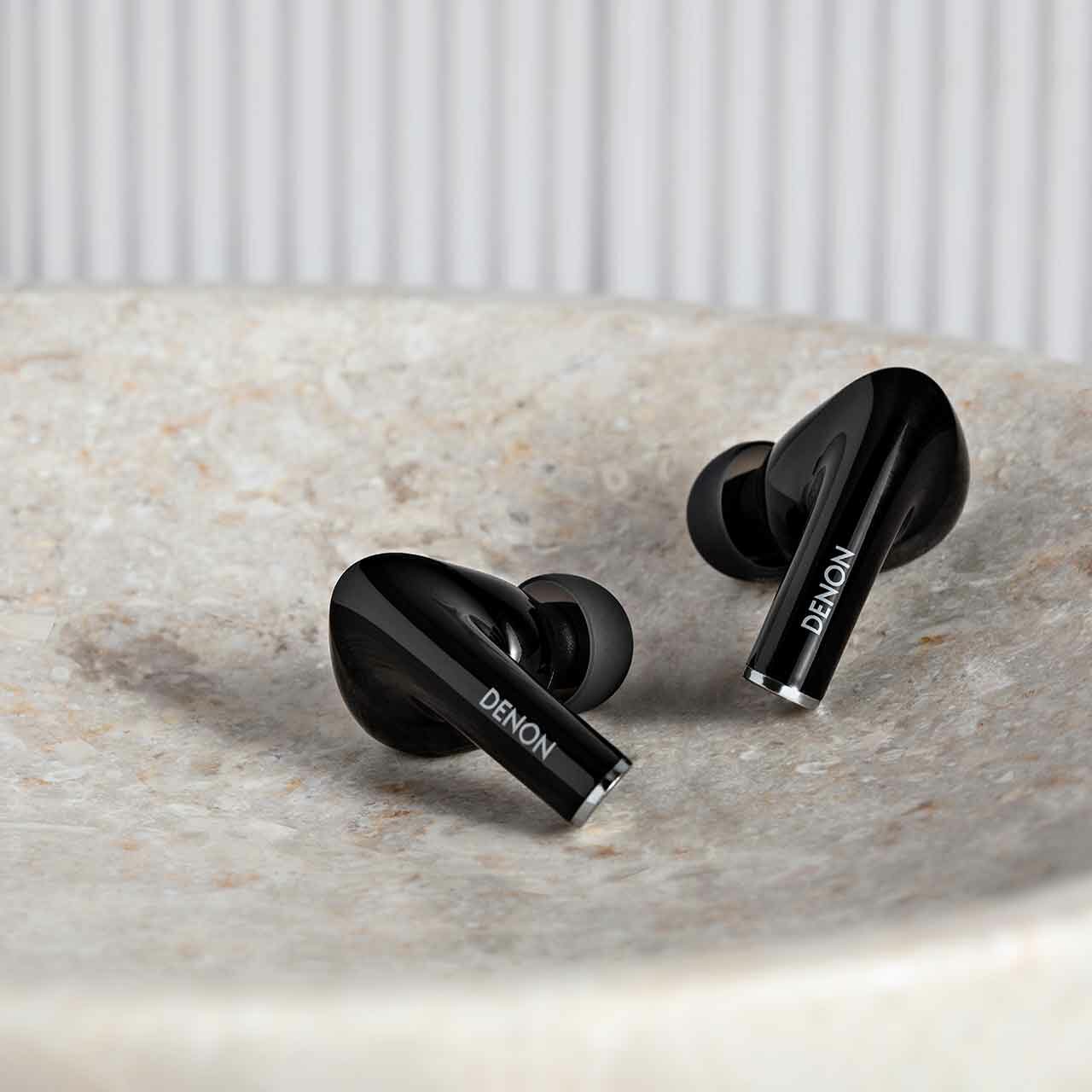 1-Denon-AH-C830NCW-lifestyle-