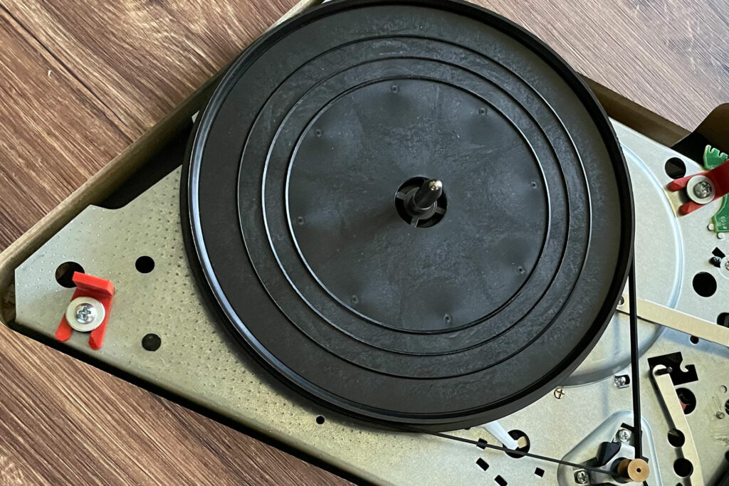 The Rekkord F300 audiophile turntable reviewed by Brian Kahn