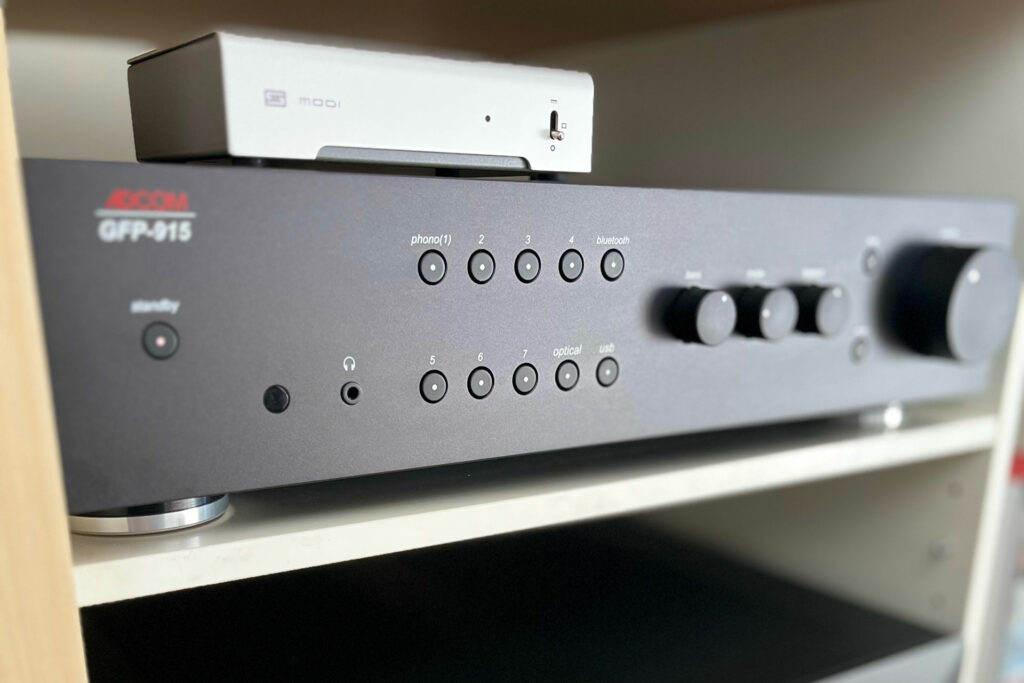 The Adcom GFP-915 has no internal DAC thus making it a more traditional stereo preamp. Here it is paired with the Schiit Modi 3E DAC for under $150 which is value compounded.