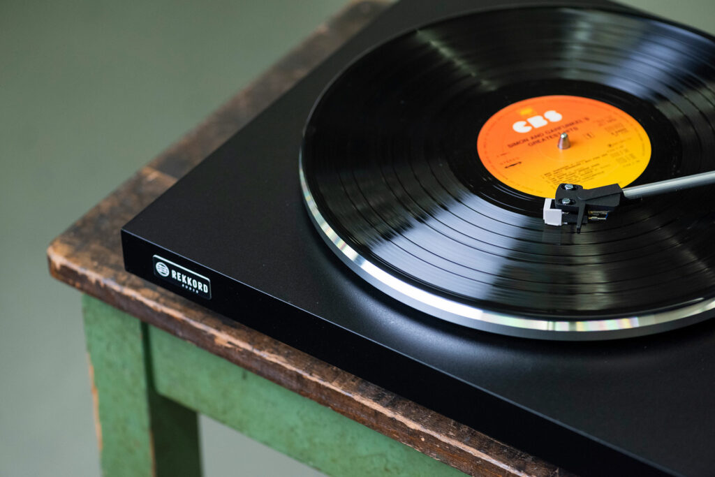 REKKORD F100 turntable brings audiophile performance with no installation woes to entry-level audiophiles