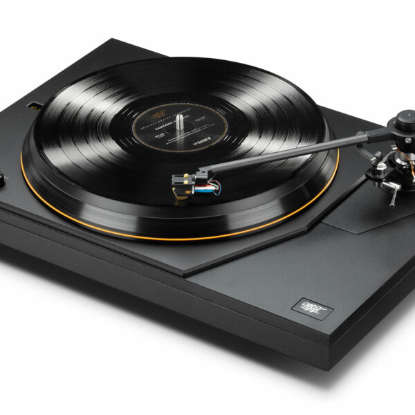 MoFi's Ultradeck turntable falls in the middle of their product lineup at $2,495