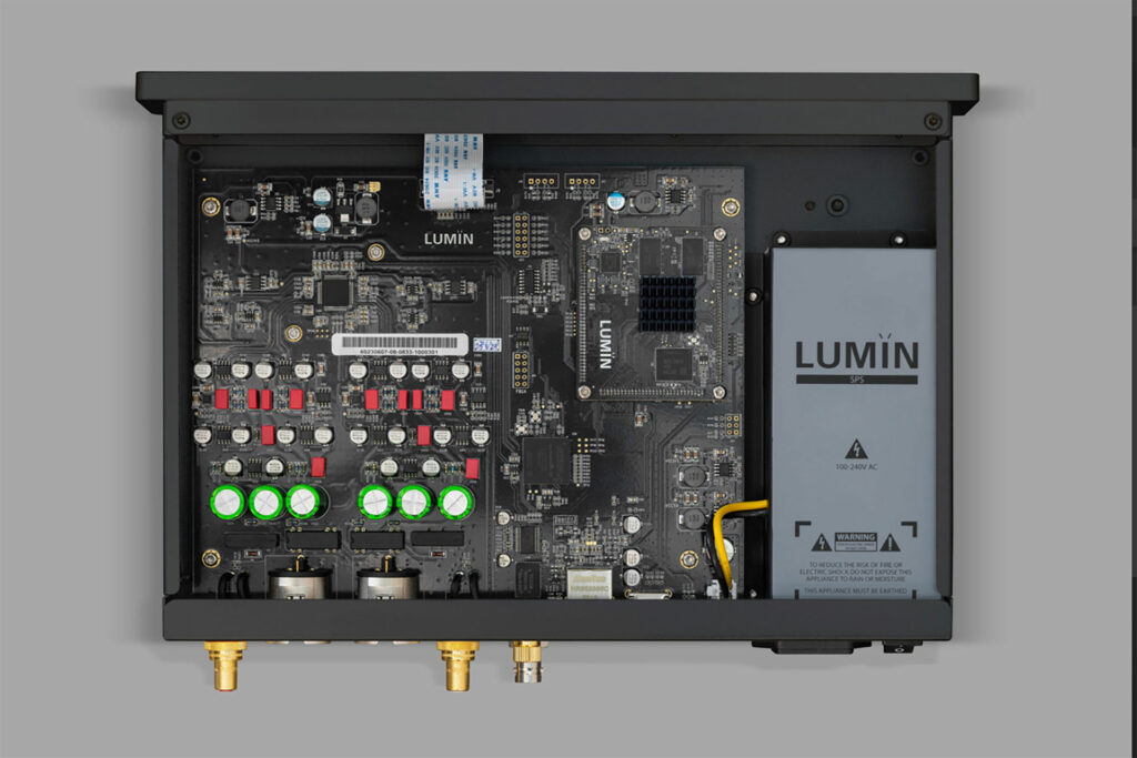 A top-down and cover-off look at the Lumin D3 audiophile DAC/Streamer.