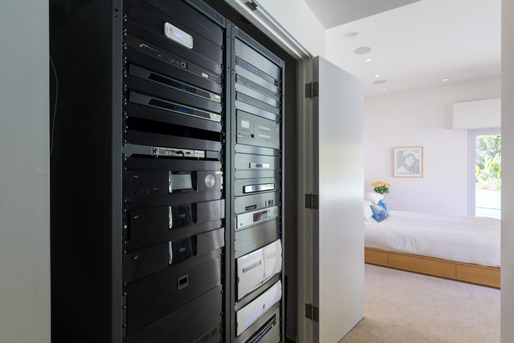 An audiophile system (as well as a home automation setup) professionally installed in a rack that avoids the mess of traditional audiophile systems