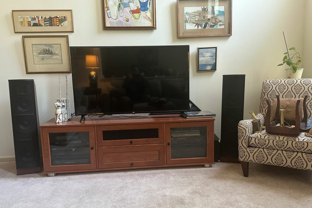 Jerry Del Colliano's Mom's system outside of Philadelphia including ADCOM, Anthem and MartinLogan gear.