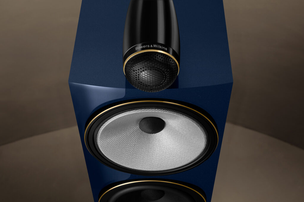 Here is a close up showing the gold accents on the 700 Series tweeter which brings a lot of what makes the more expensive 800 Series special down to a more affordable price point.