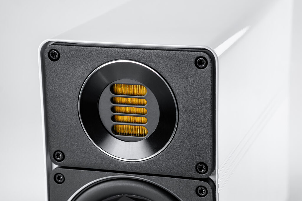 A close up of the AMT tweeter in the ELAC Elegant BS 3212 speakers