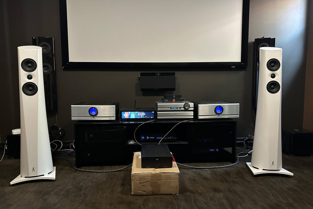 The SPL Performer s900 stereo amp visiting Greg Handy's system.