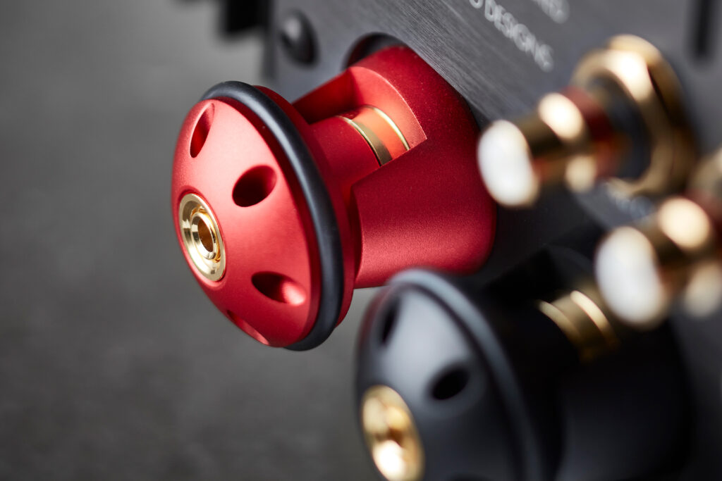 Ultra-high quality binding posts make it easy for you to know which speaker cable goes where.