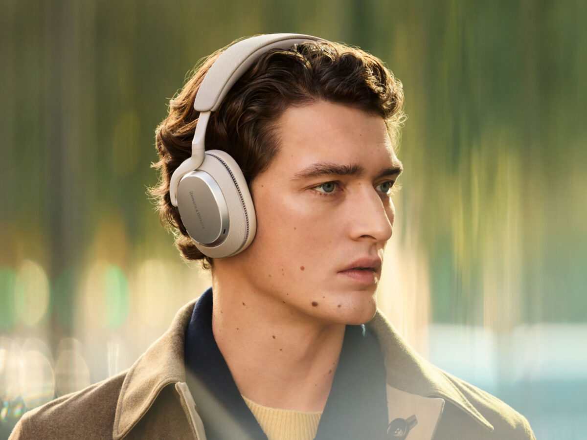 BowersWilkins-Px7S3-Lifestyle-