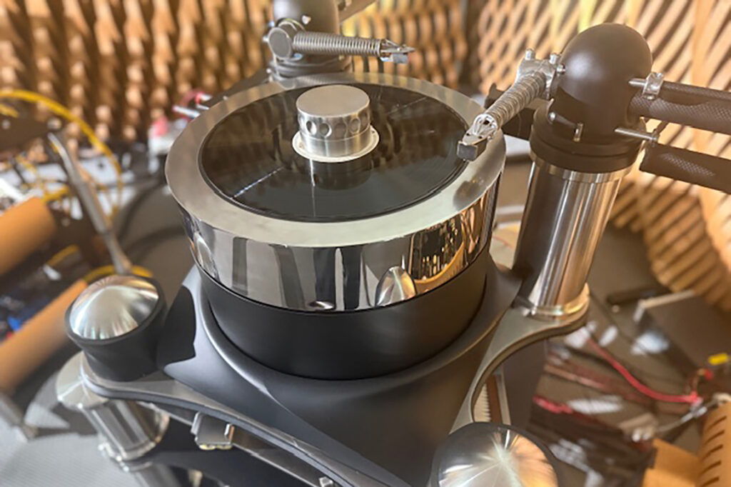 Check out these Aeres Cerat turntable. OMG. (somebody take my Platinum Card away from me!) 