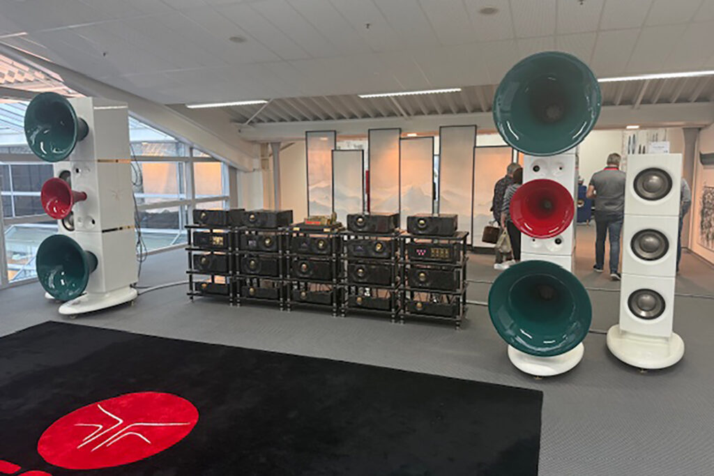 Germans have an irrational love affair with horn speakers. Go figure.
