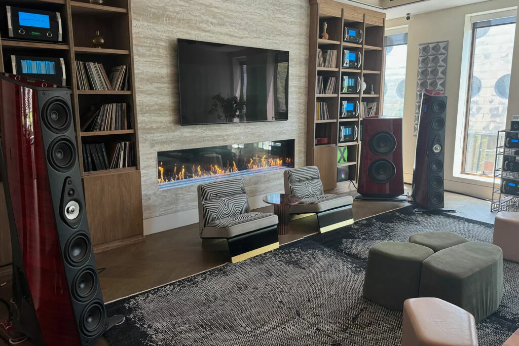 A look into the big audiophile room at McIntosh's House of Sound.