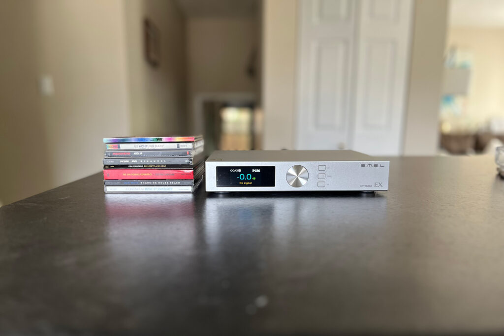 The S.M.S.L. D400EX DAC is quite small in size.