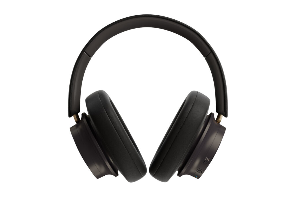 The Dali IO-12 are slightly larger and more heavy than the recently reviewed smaller brother, the Dali IO-8s. 
