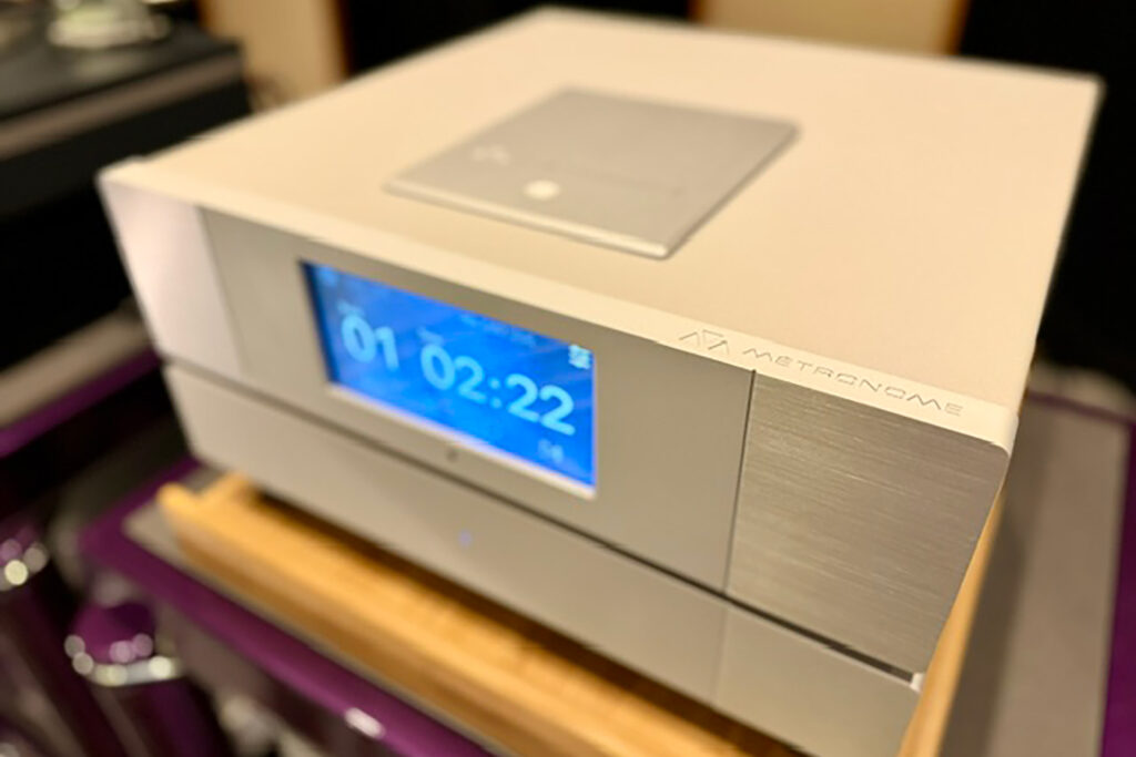 Metronome gear offers both RCA and XLR connections.