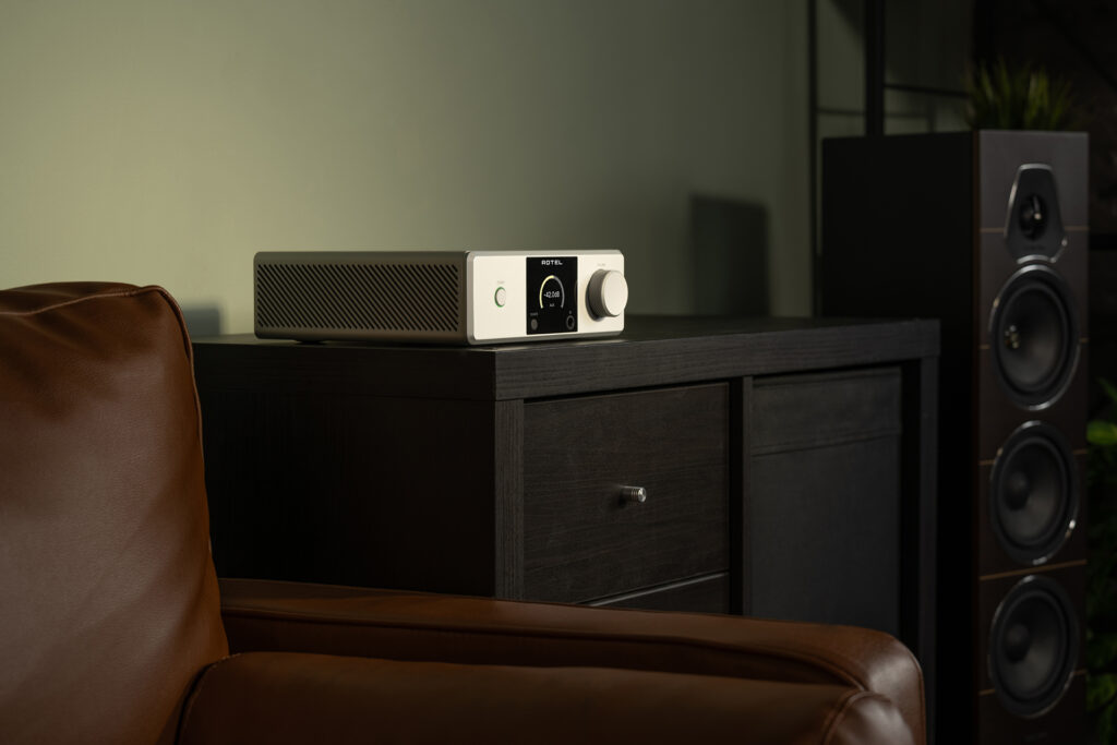 The Rotel DX-5 installed.