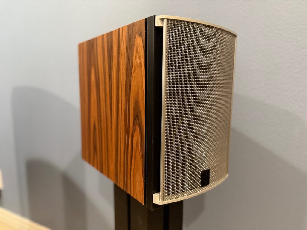 The Studio Electric M4 stand mounted at Bob Barretts's home