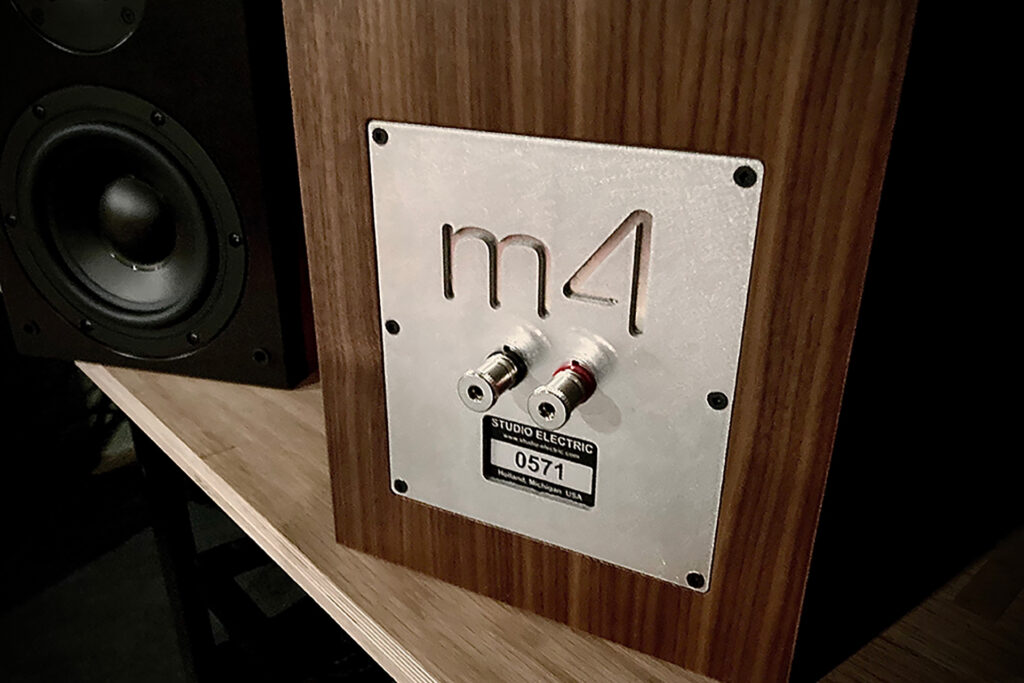 The binding posts of the Studio Electric M4.