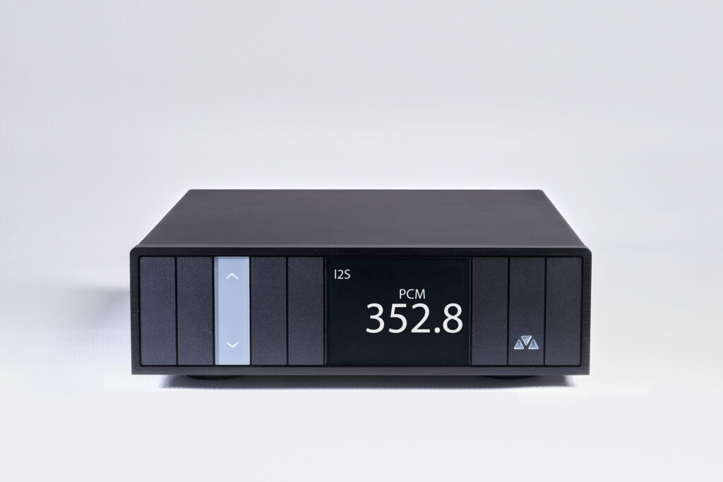 The Metronome DSC mini DAC in black doing some high res conversion.