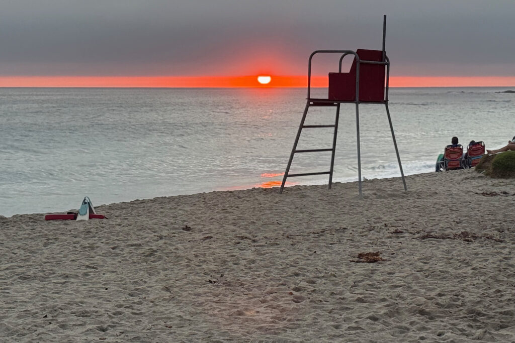 A gorgeous sunset in Lagnuna Beach