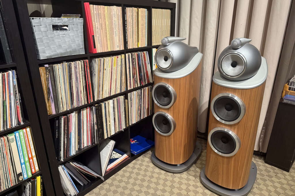 Bowers & Wilkins 802 D4 speakers on display at Sunny Components in Covina, California - a true brick and mortar audiophile store. A high end one at that.
