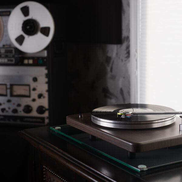 The VPI Cliffwood is a very stylish, audiophile turntable.