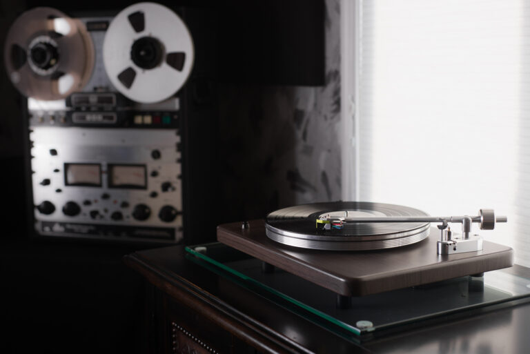 The VPI Cliffwood is a very stylish, audiophile turntable.