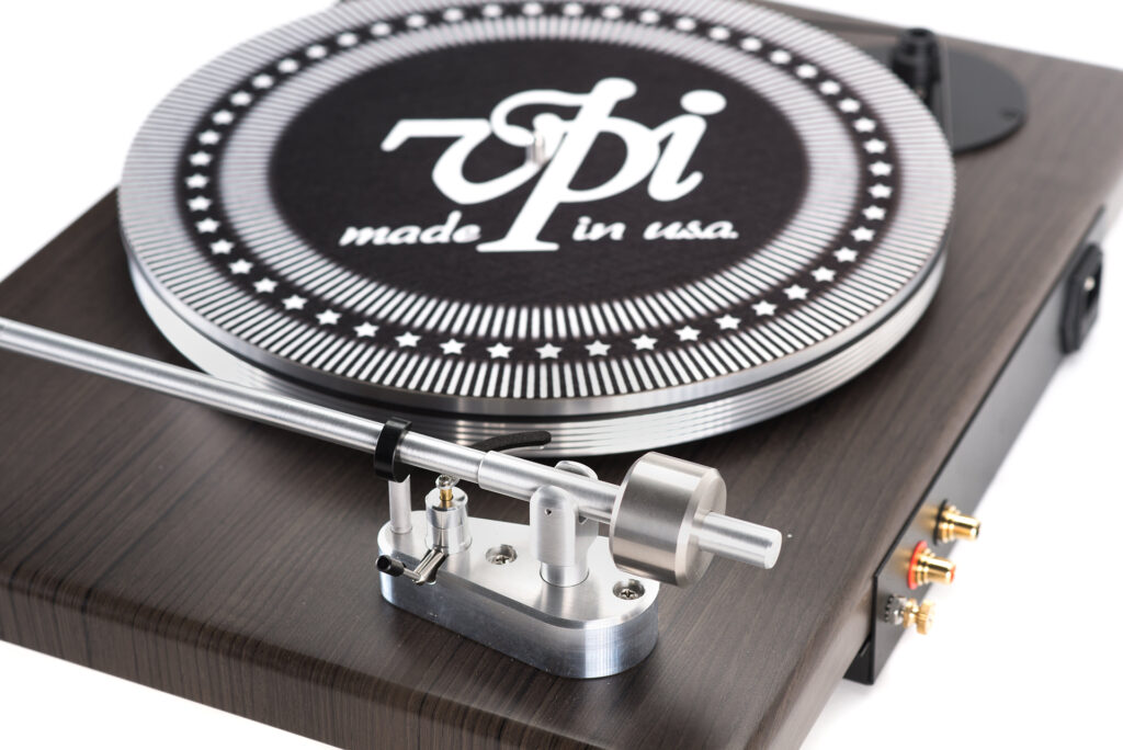 Here's a closeup of the VPI Cliffwood's tonearm.