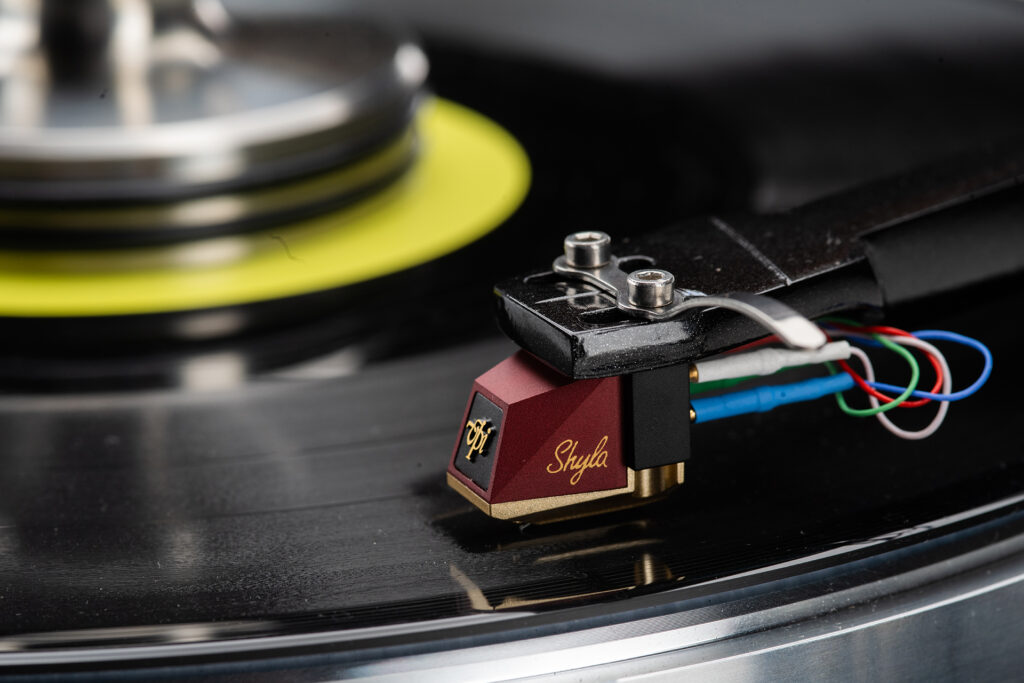 A close-up look at the cartridge rocking in the VPI Signature 21.