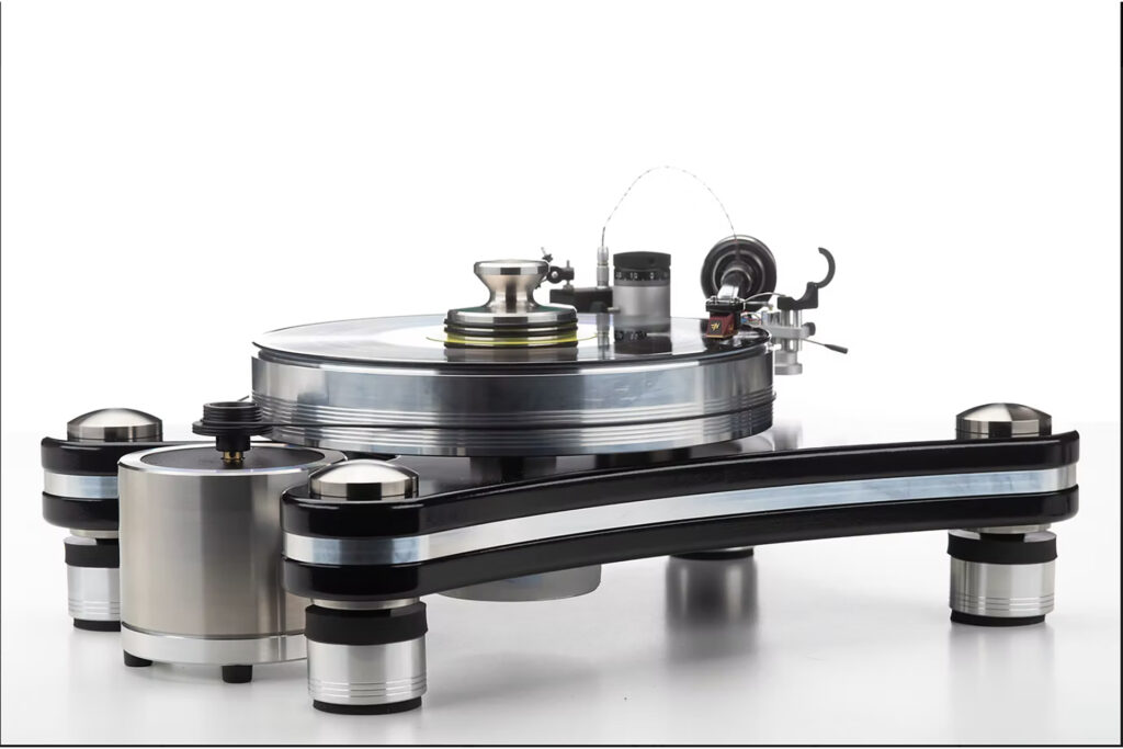 The VPI Signature 21 is part sculpture and another part totally functional. 