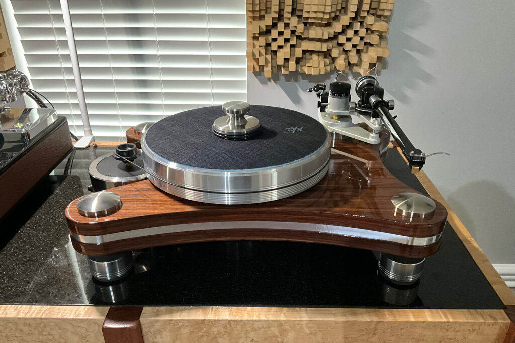 The VPI Signature 21 in a gorgeous rosewood finish installed at Paul Wilson's home.