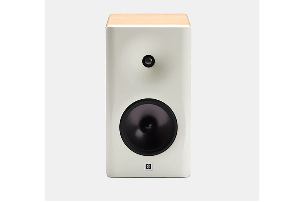 A front view of the Dutch & Dutch 8c speaker.