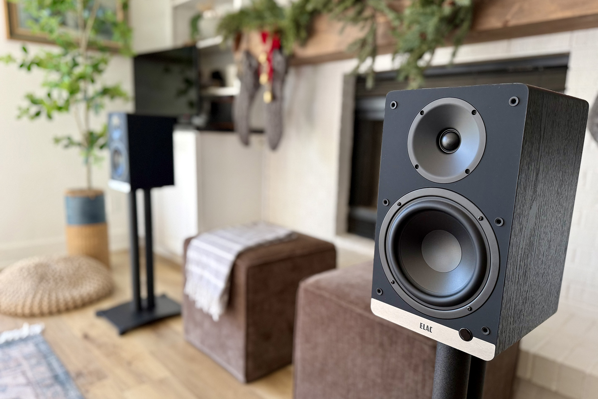 ELAC Debut ConneX DCB61 Powered Bookshelf Speakers