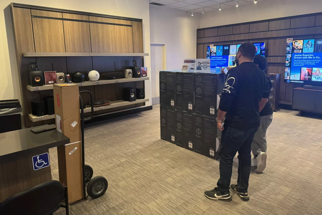 More shopping at Magnolia AV in West Los Angeles. 