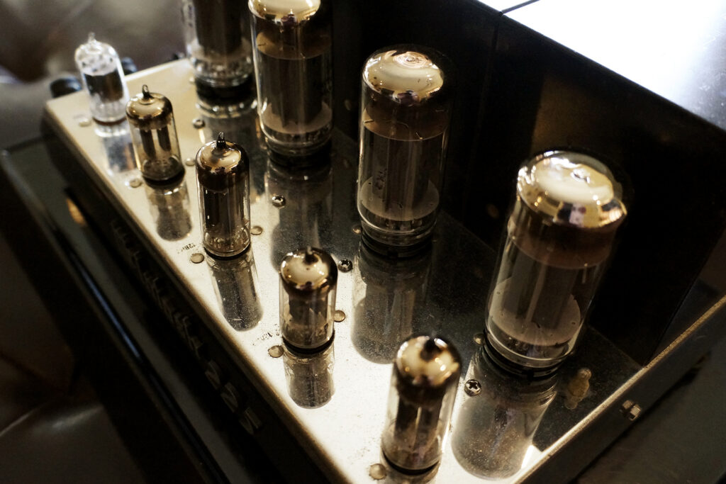 A photo by influencer, Andrew Robinson, of a vintage McIntosh MC225 amp that Jerry Del Colliano had restored. 