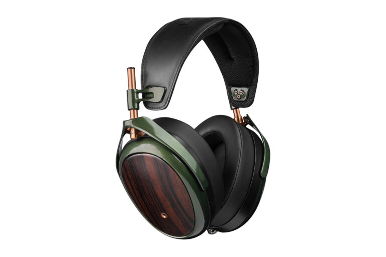 Meze Strada closed-back headphones are very luxurious.