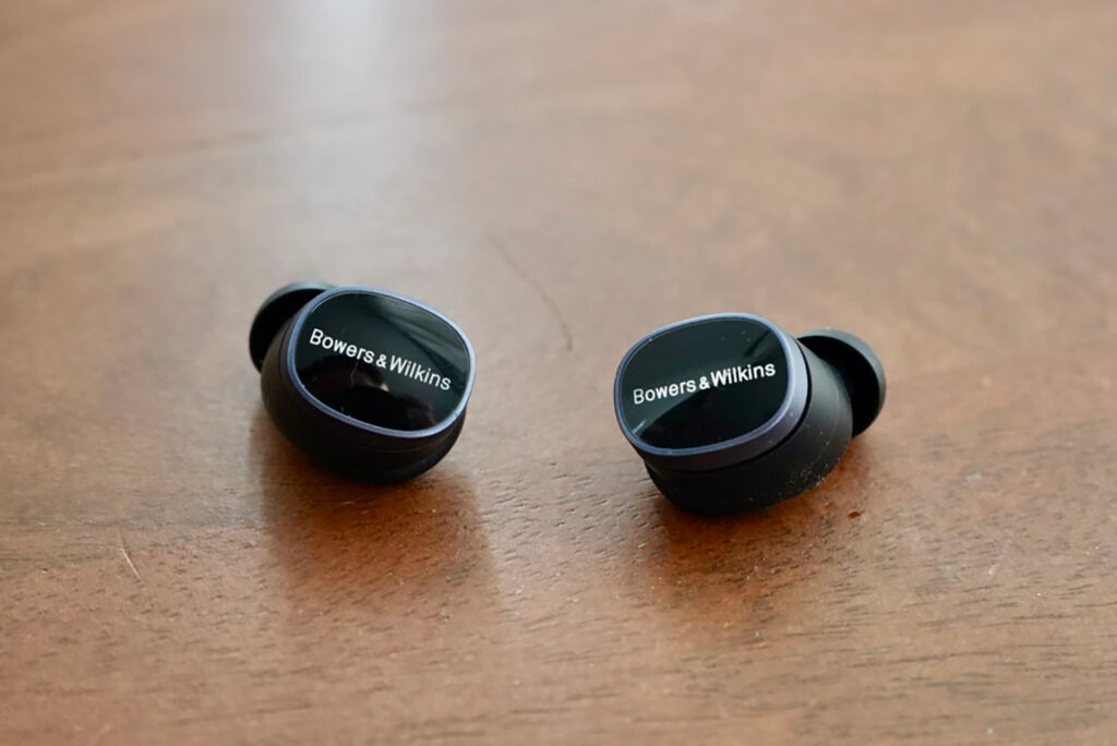 Bowers & Wilkins Pi8 earbuds at Eric Forst's place.