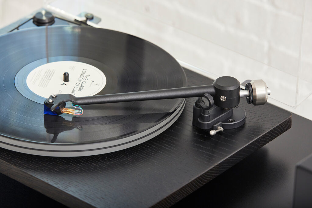A good look at the tonearm on the U-Turn Audio Orbit Theory turntable. 