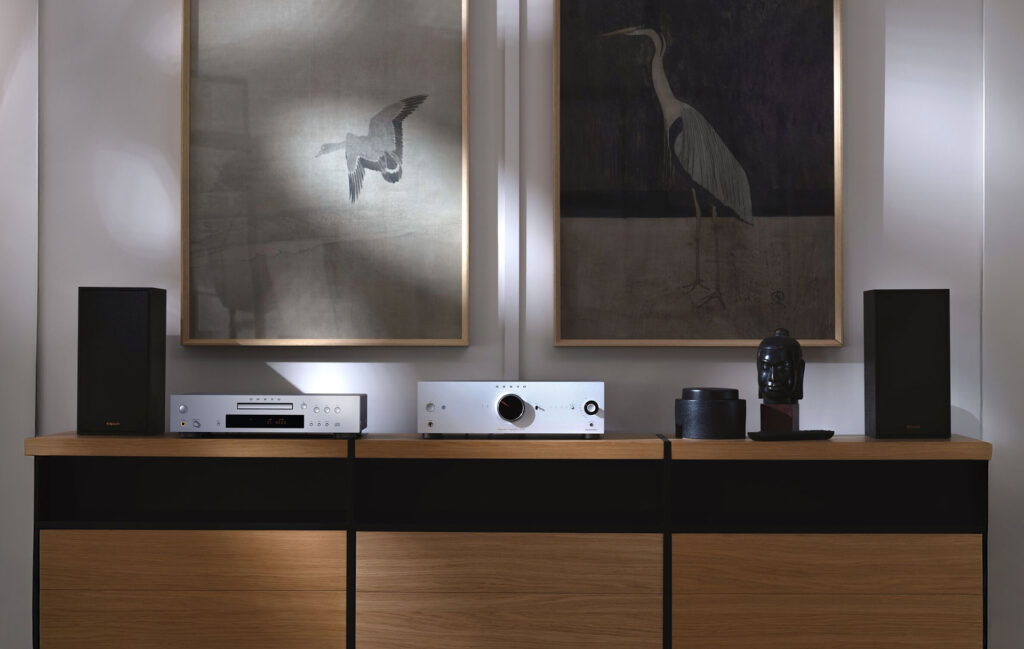 The Onklyo ICON C30 Compact Disc player as part of an all-Onkyo electronics system.