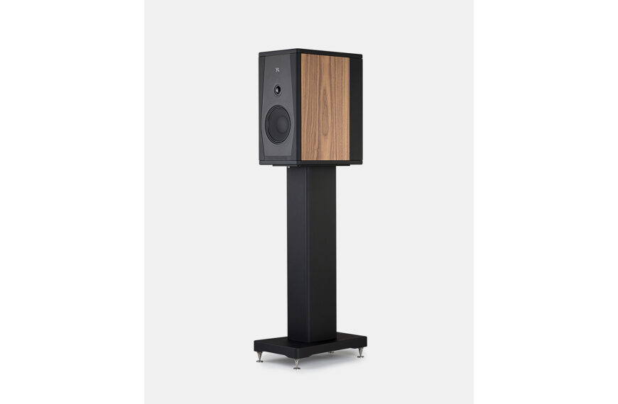 A single Rosso Fiorentino Arno 20 stand-mounted.