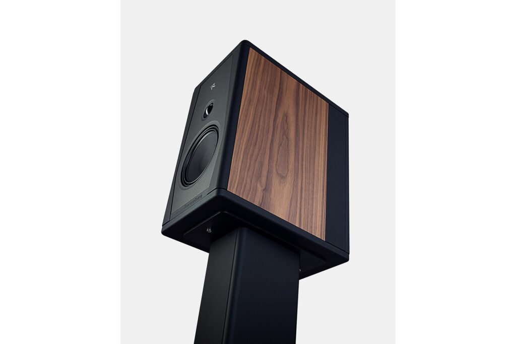 Looking up at the The Rosso Fiorentino Arno 20 speakers.