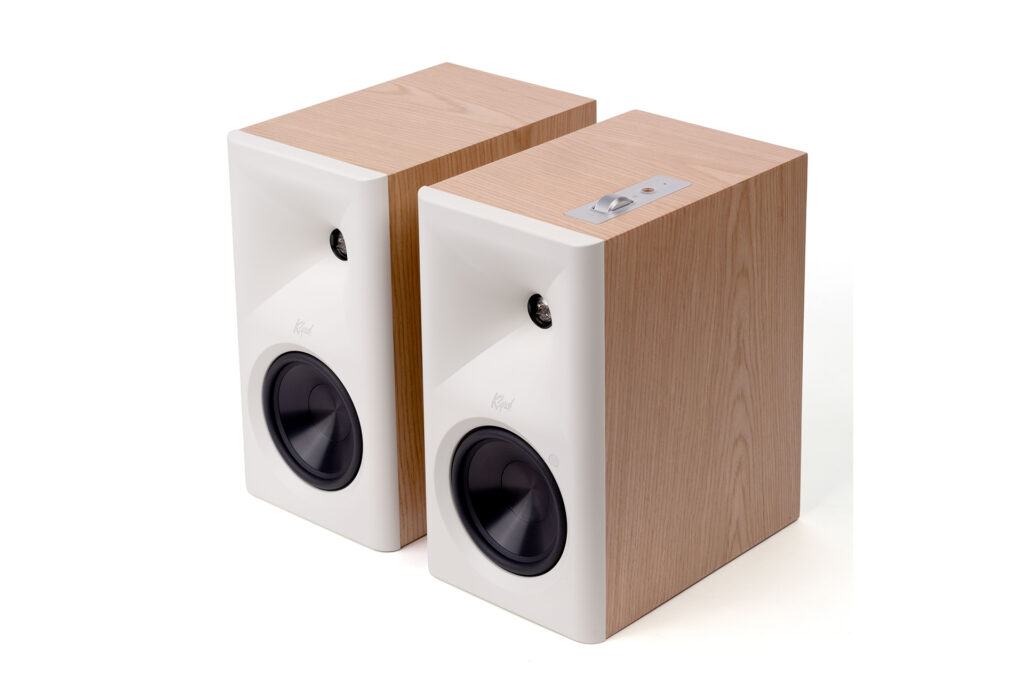 We can't help but to compare these $1,399 Klipsch speakers to the amazing Dutch and Dutch 8C speakers at over 10x the price. The finish color is almost exactly the same (and really pretty)