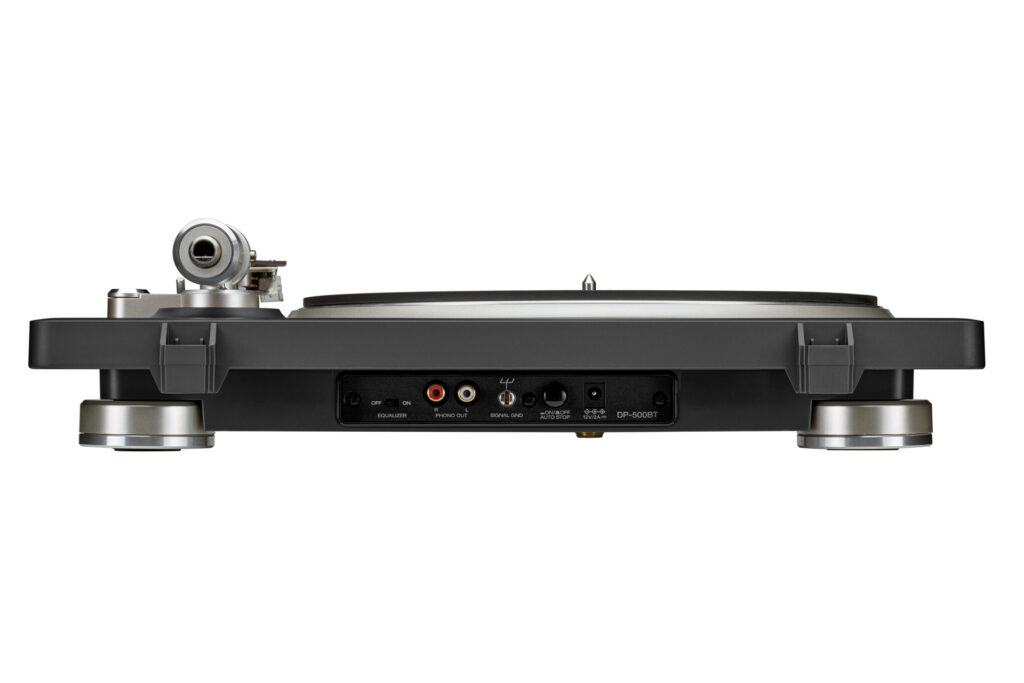 Inputs on the Denon DP-500BT turntable.