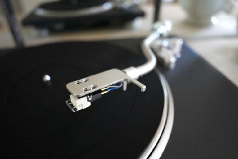 Denon DP-500BT in a close-up at Eric Forst's place.