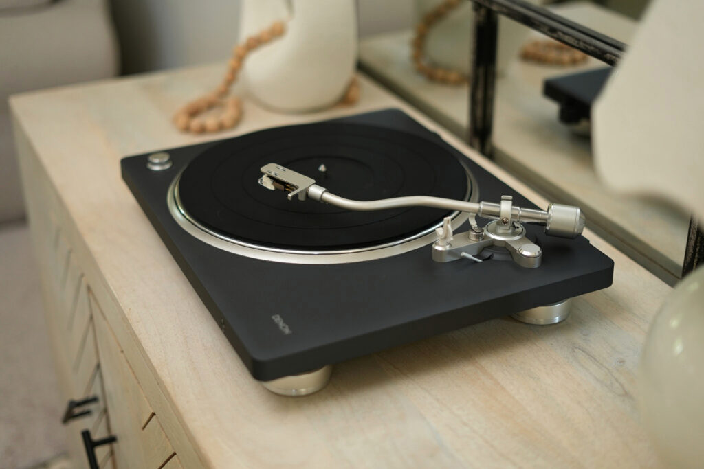 The Denon DP-500BT installed.